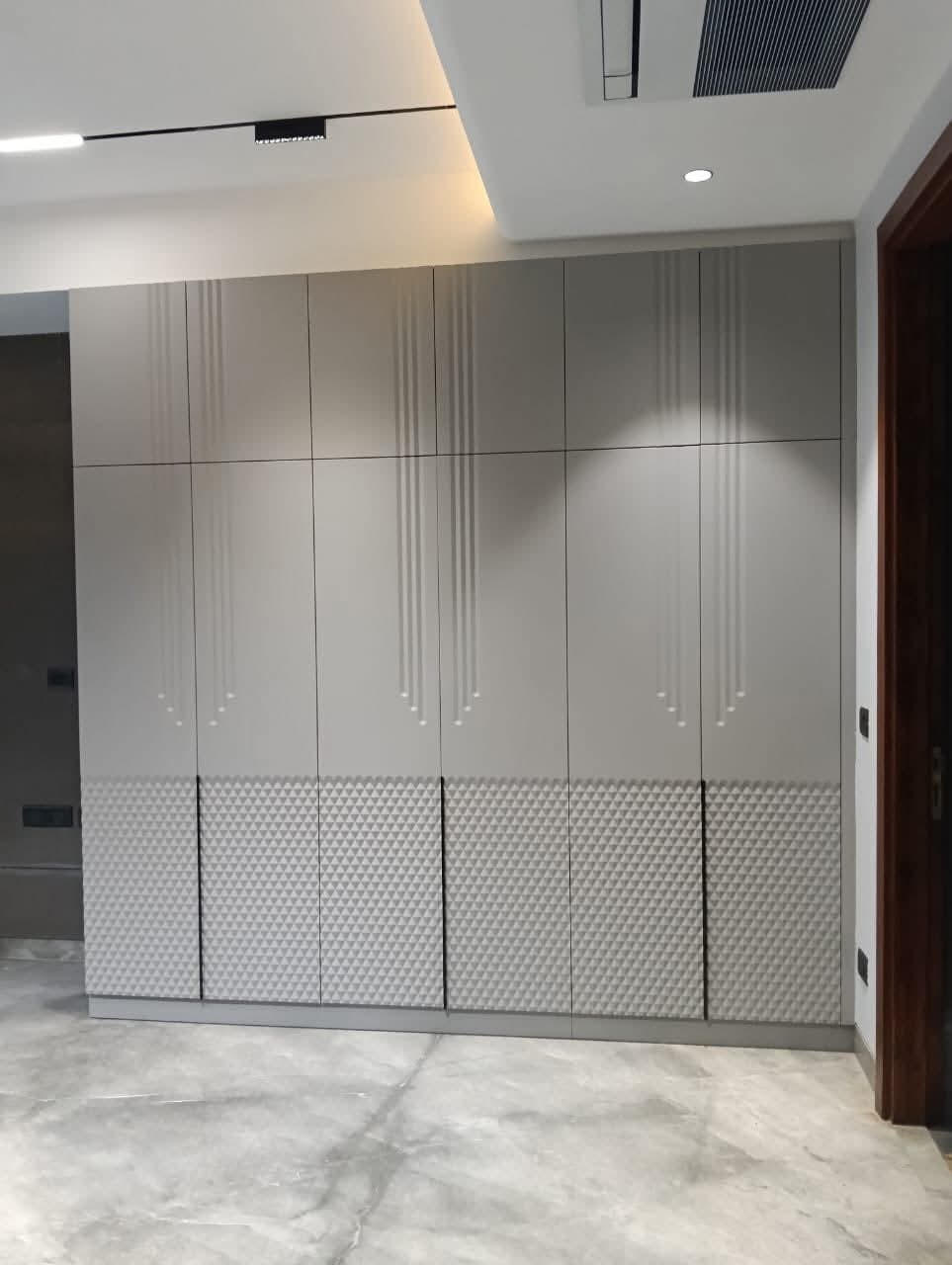 Home Interior PU Kitchen CNC Design Wardrobes Vanity LCD TV Panel Glass Shutter Wardrobe