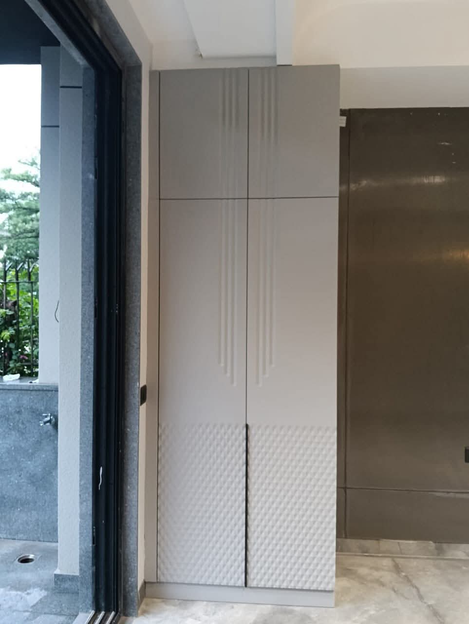 Home Interior PU Kitchen CNC Design Wardrobes Vanity LCD TV Panel Glass Shutter Wardrobe