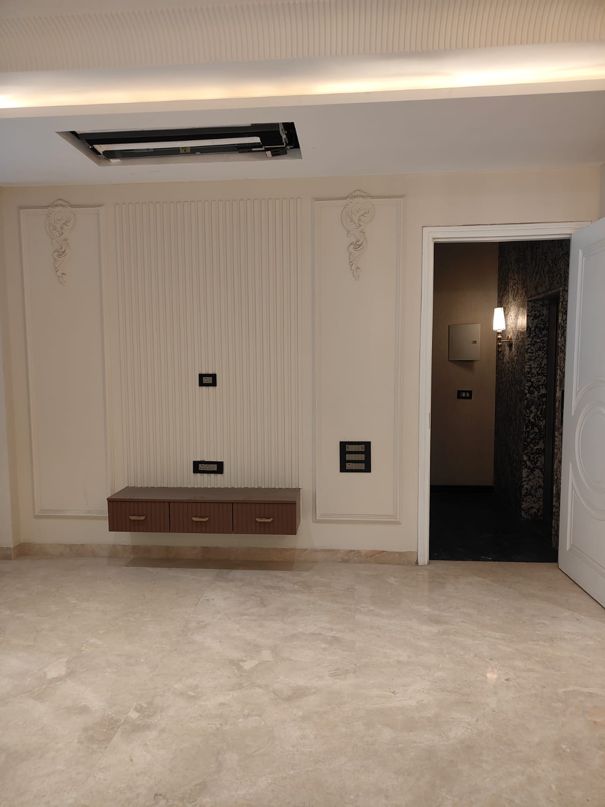 Modular Kitchen Pu Paint, CNC Design PU Wardrobe, Fluted Glass Storage Unit, CNC Designed PU Paint Flush Door